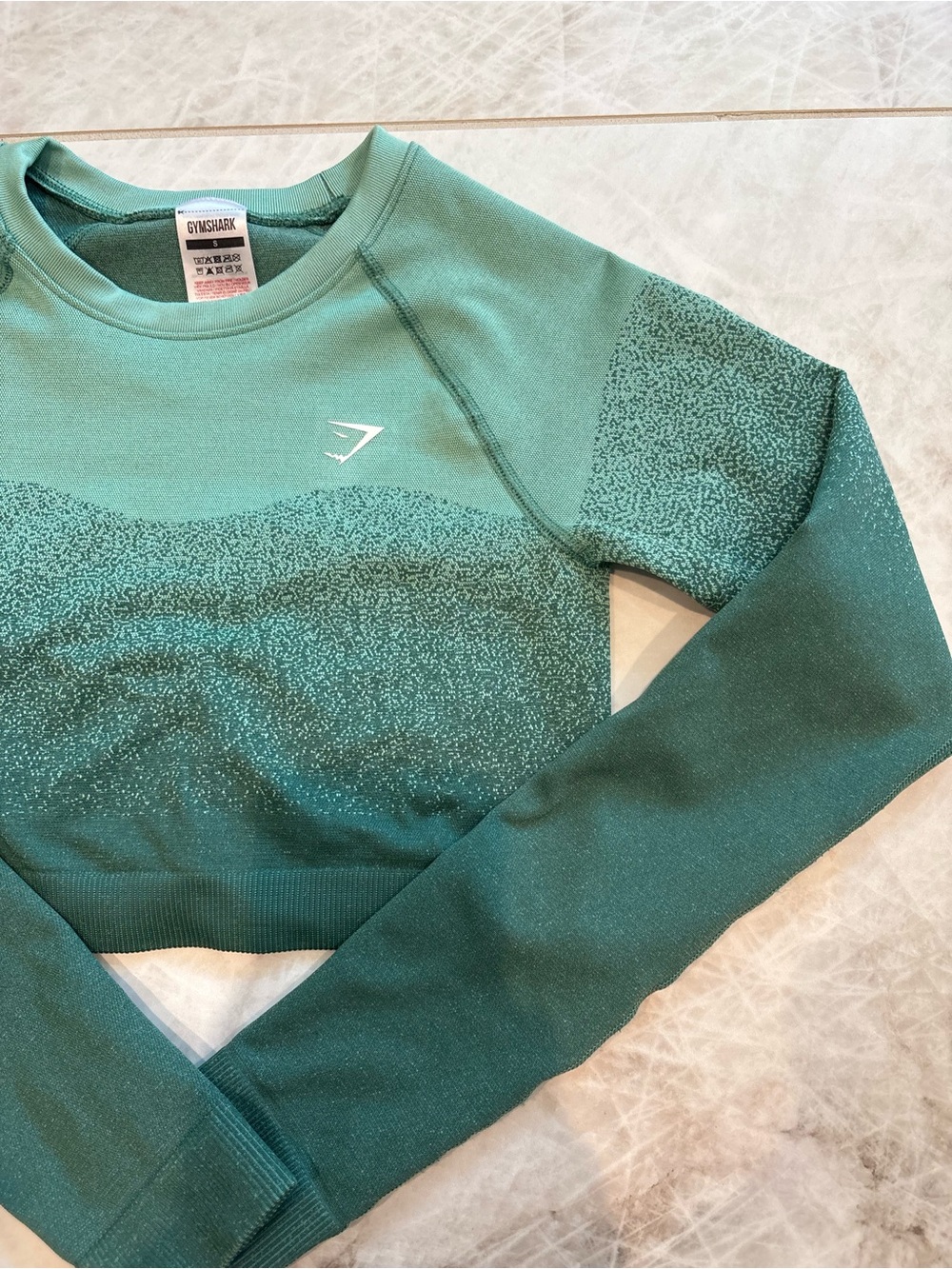 GymShark Adapt Ombré Seamless Long Sleeve Crop Top - Picture 4 of 7